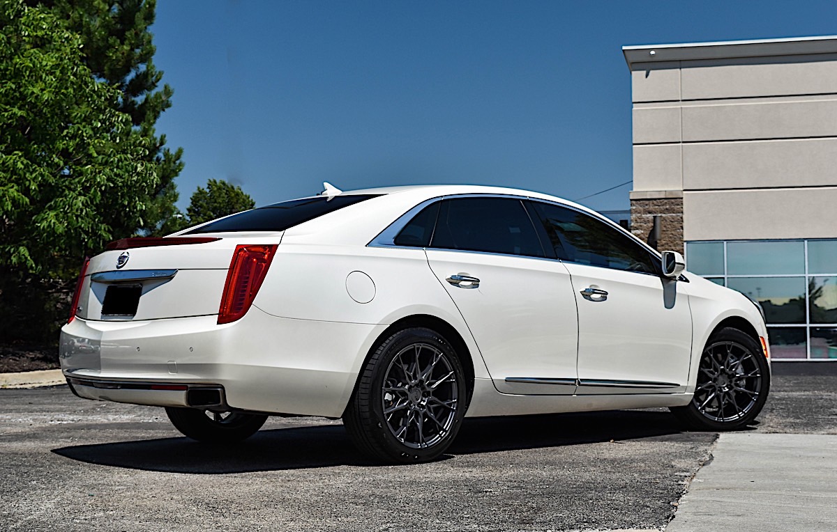 Cadillac XTS with Niche Sport Series Staccato - M183